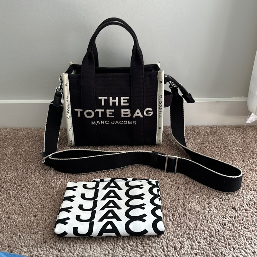 MARC JACOBS THE TOTE BAG